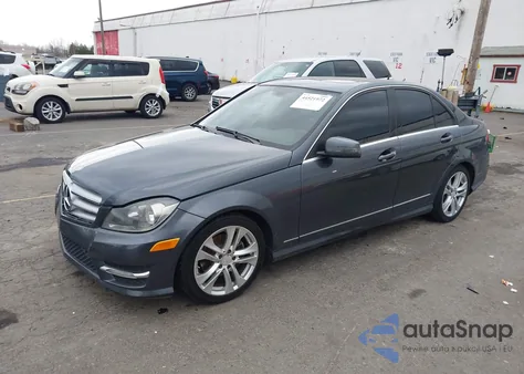 2013 Mercedes-Benz C 250 Sport из США, поврежденный, VIN WDDGF4HB6DA781557